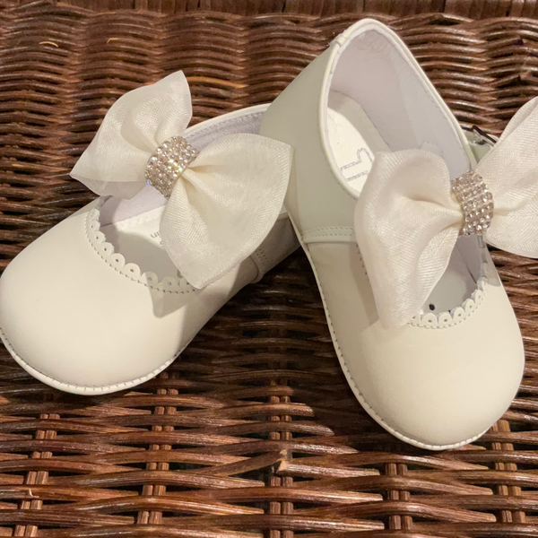 Tinny Girls Ivory Soft Sole Shoes