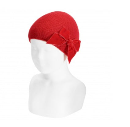 Condor red hat with bow