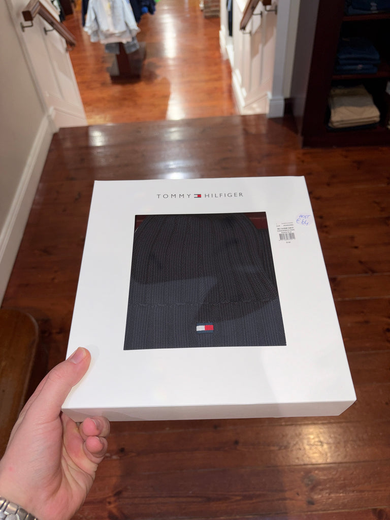 Tommy Hilfiger small flag beanie and scarf set