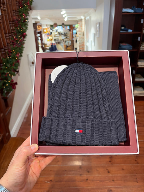 Tommy Hilfiger small flag beanie and scarf set